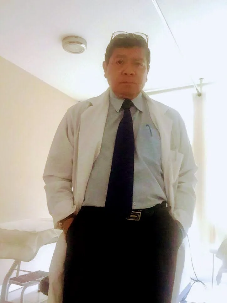 Retrato del doctor con bata blanca